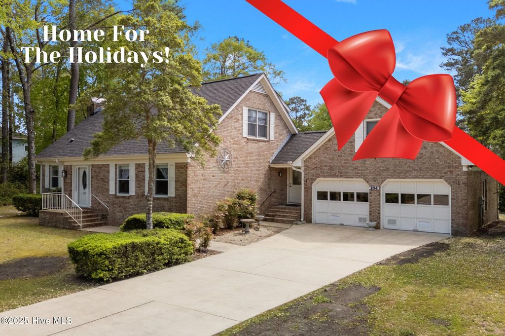 Photo of 204 Gangplank Road, New Bern, NC 28562 (MLS # 100539077)