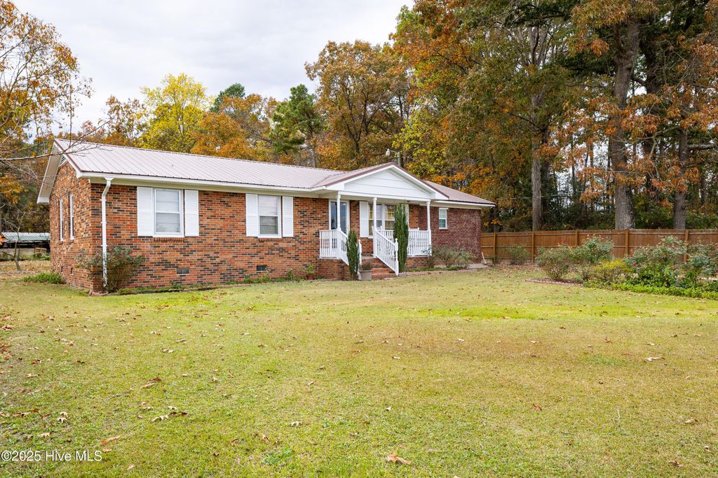 Photo of 950 Auctioneer Road, Clinton, NC 28328 (MLS # 100540423)