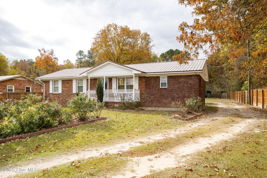 Photo of 950 Auctioneer Road, Clinton, NC 28328 (MLS # 100540423)