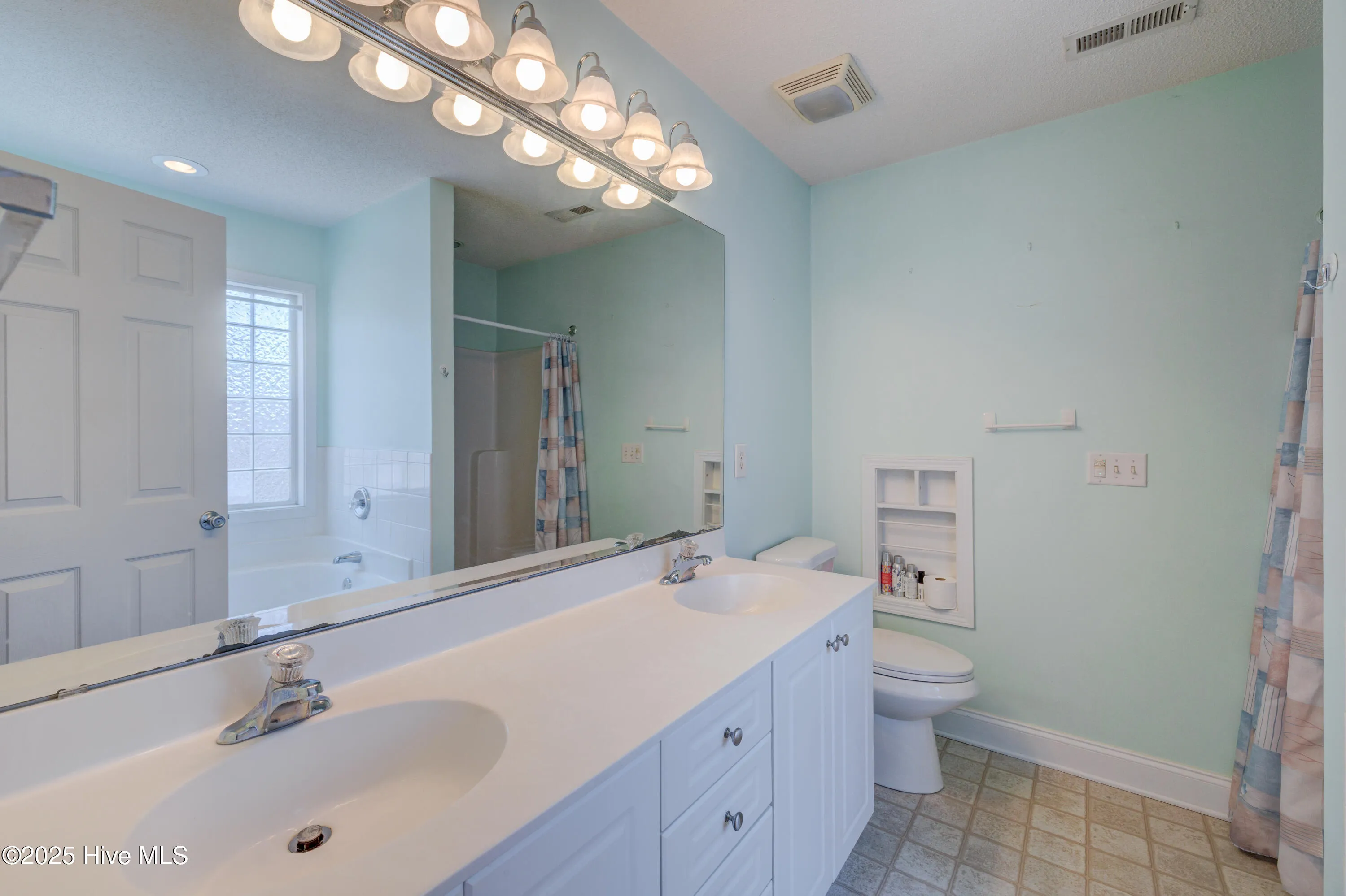 Wilmington, North Carolina 28412, United States, 3 Bedrooms Bedrooms, ,2 BathroomsBathrooms,Residential,Pending,82970