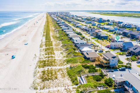 A home in Topsail Beach