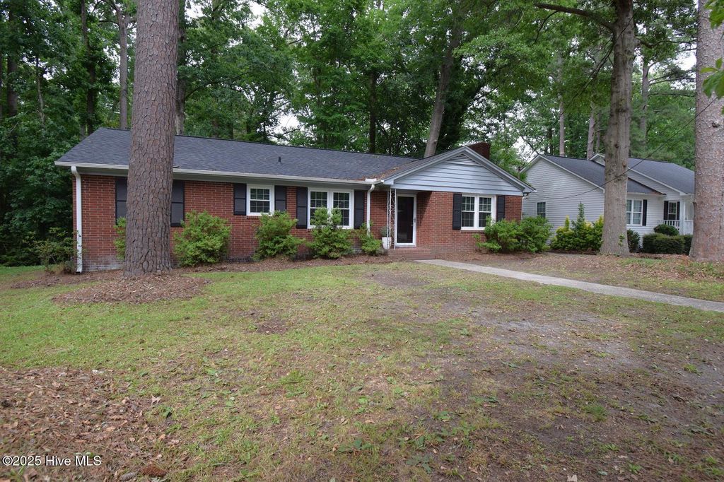 Photo of 1415 N Overlook Drive, Greenville, NC 27858 (MLS # 100537566)