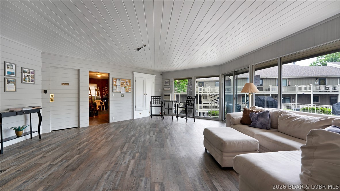 Pelican Bay Condominium - Residential