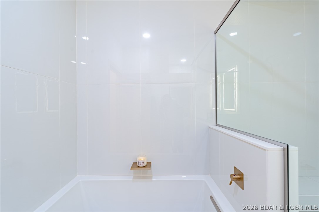 Four Seasons - Residential