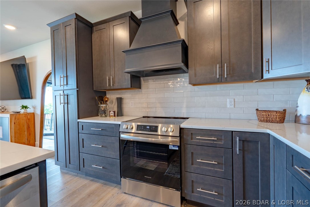 Robins at the Waters Edge Condominium - Residential