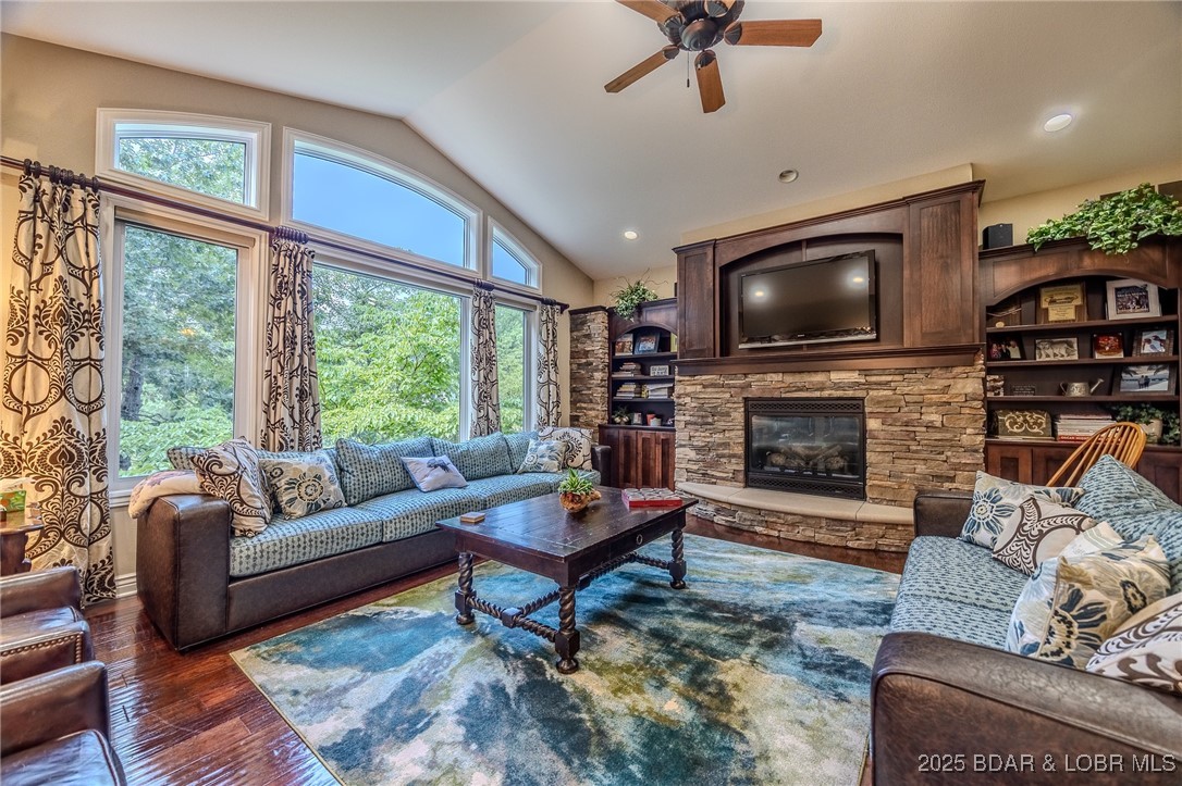 La Riva Est - Residential