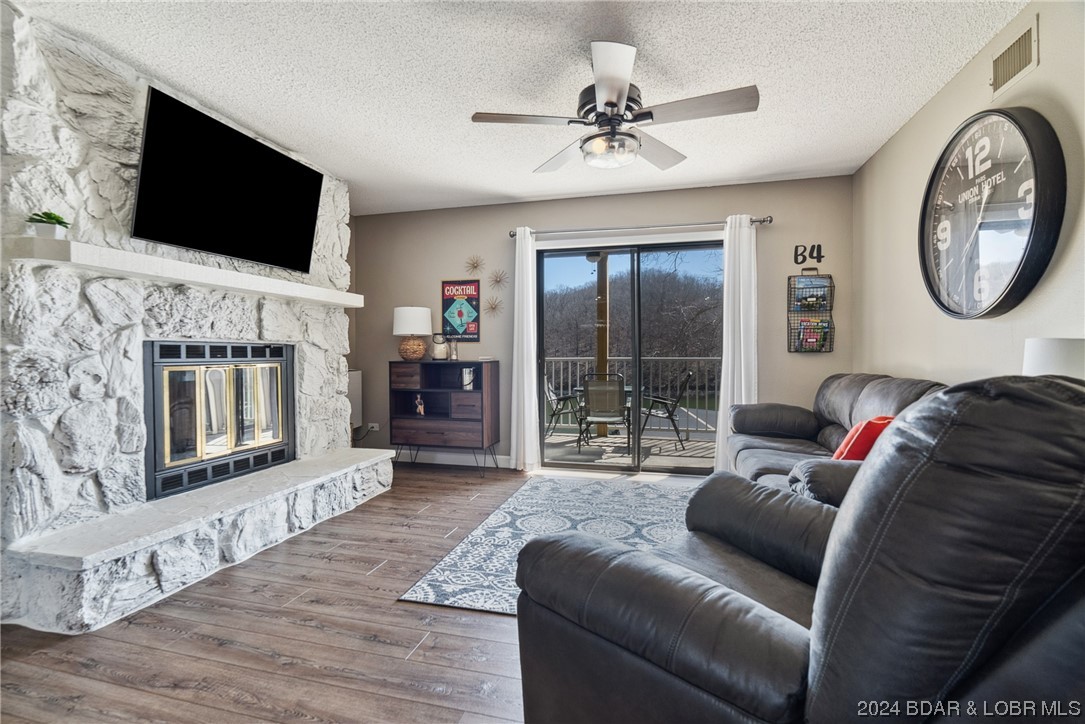 Osage Beach, Missouri 65065, United States, 2 Bedrooms Bedrooms, ,2 BathroomsBathrooms,Residential,Contingent,64612