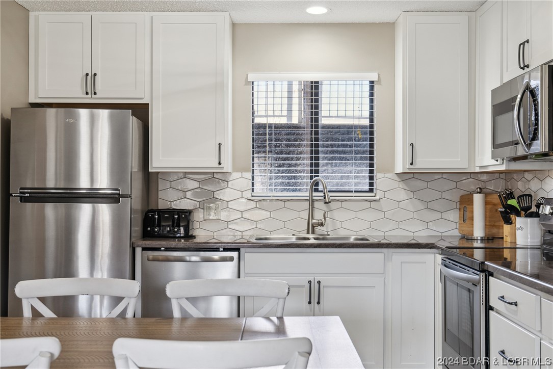 Osage Beach, Missouri 65065, United States, 2 Bedrooms Bedrooms, ,2 BathroomsBathrooms,Residential,Contingent,64612