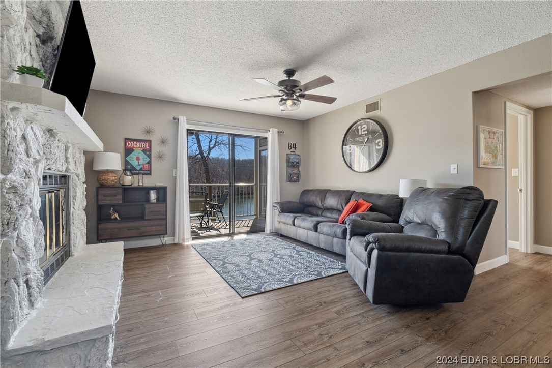 Osage Beach, Missouri 65065, United States, 2 Bedrooms Bedrooms, ,2 BathroomsBathrooms,Residential,Contingent,64612