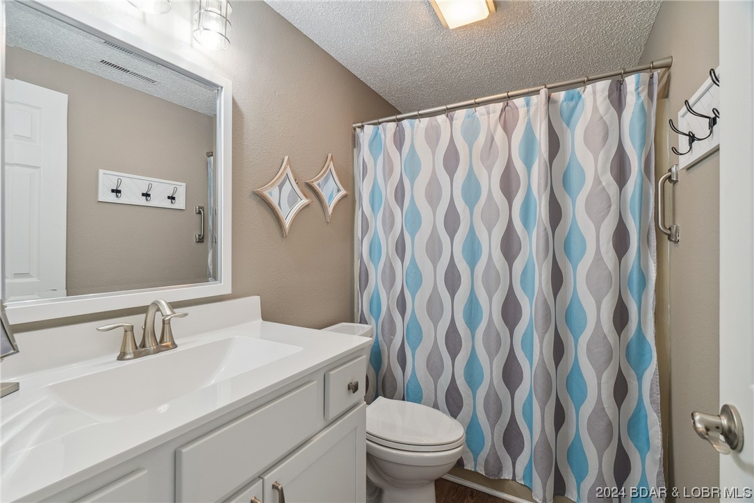 Osage Beach, Missouri 65065, United States, 2 Bedrooms Bedrooms, ,2 BathroomsBathrooms,Residential,Contingent,64612