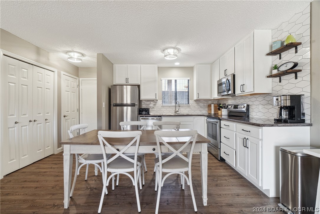 Osage Beach, Missouri 65065, United States, 2 Bedrooms Bedrooms, ,2 BathroomsBathrooms,Residential,Contingent,64612