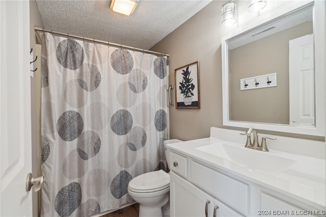 Osage Beach, Missouri 65065, United States, 2 Bedrooms Bedrooms, ,2 BathroomsBathrooms,Residential,Contingent,64612