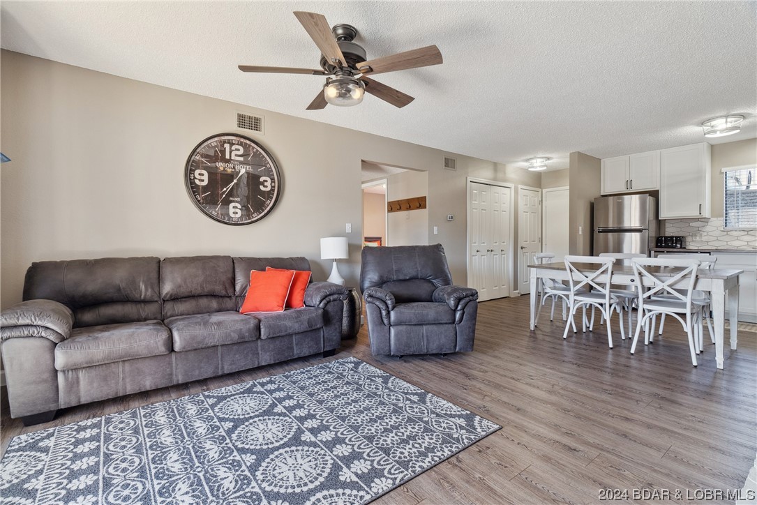 Osage Beach, Missouri 65065, United States, 2 Bedrooms Bedrooms, ,2 BathroomsBathrooms,Residential,Contingent,64612