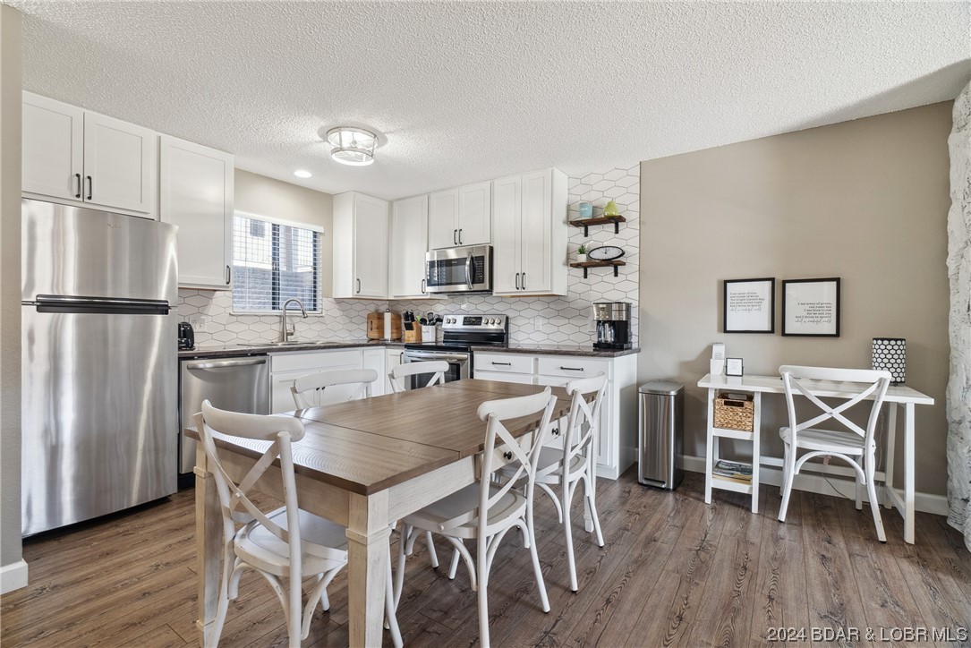 Osage Beach, Missouri 65065, United States, 2 Bedrooms Bedrooms, ,2 BathroomsBathrooms,Residential,Contingent,64612