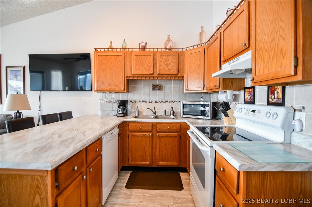 Golden Reef Resort Condominium - Residential