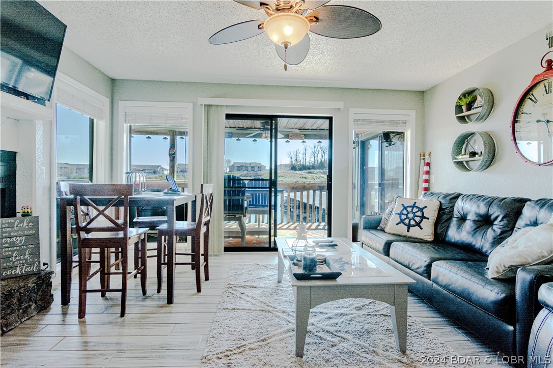 Lake Ozark, Missouri 65049, United States, 2 Bedrooms Bedrooms, ,2 BathroomsBathrooms,Residential,Contingent,62236