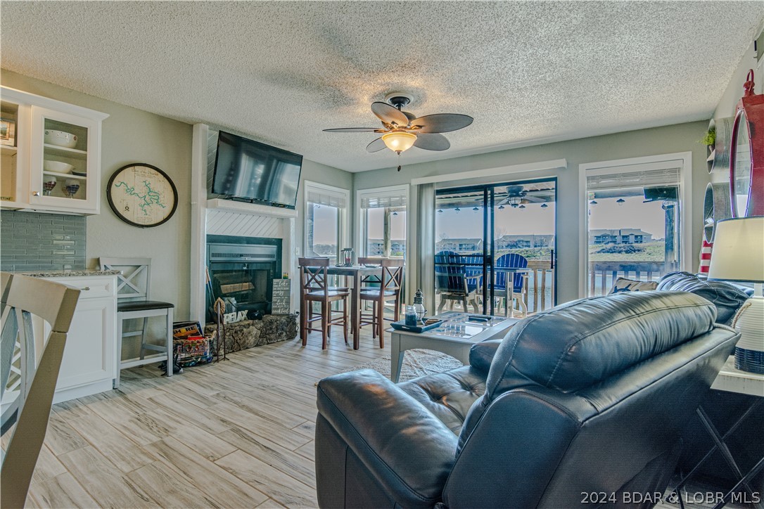 Lake Ozark, Missouri 65049, United States, 2 Bedrooms Bedrooms, ,2 BathroomsBathrooms,Residential,Contingent,62236