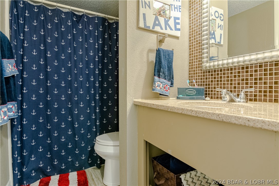 Lake Ozark, Missouri 65049, United States, 2 Bedrooms Bedrooms, ,2 BathroomsBathrooms,Residential,Contingent,62236