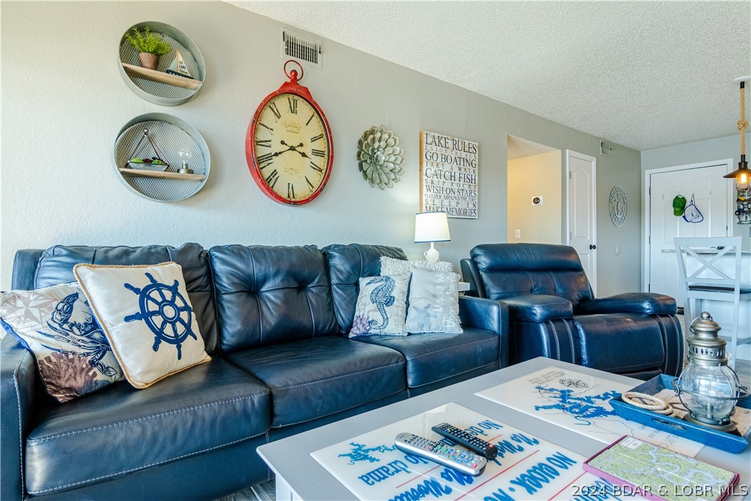 Lake Ozark, Missouri 65049, United States, 2 Bedrooms Bedrooms, ,2 BathroomsBathrooms,Residential,Contingent,62236