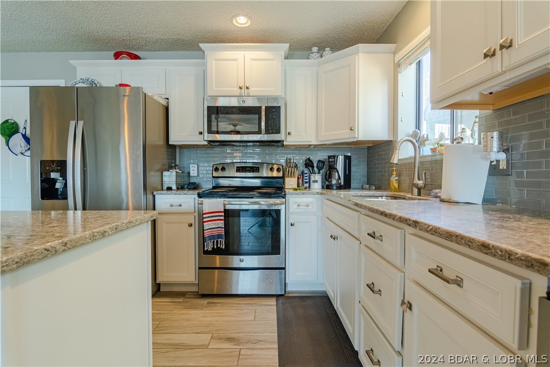 Lake Ozark, Missouri 65049, United States, 2 Bedrooms Bedrooms, ,2 BathroomsBathrooms,Residential,Contingent,62236