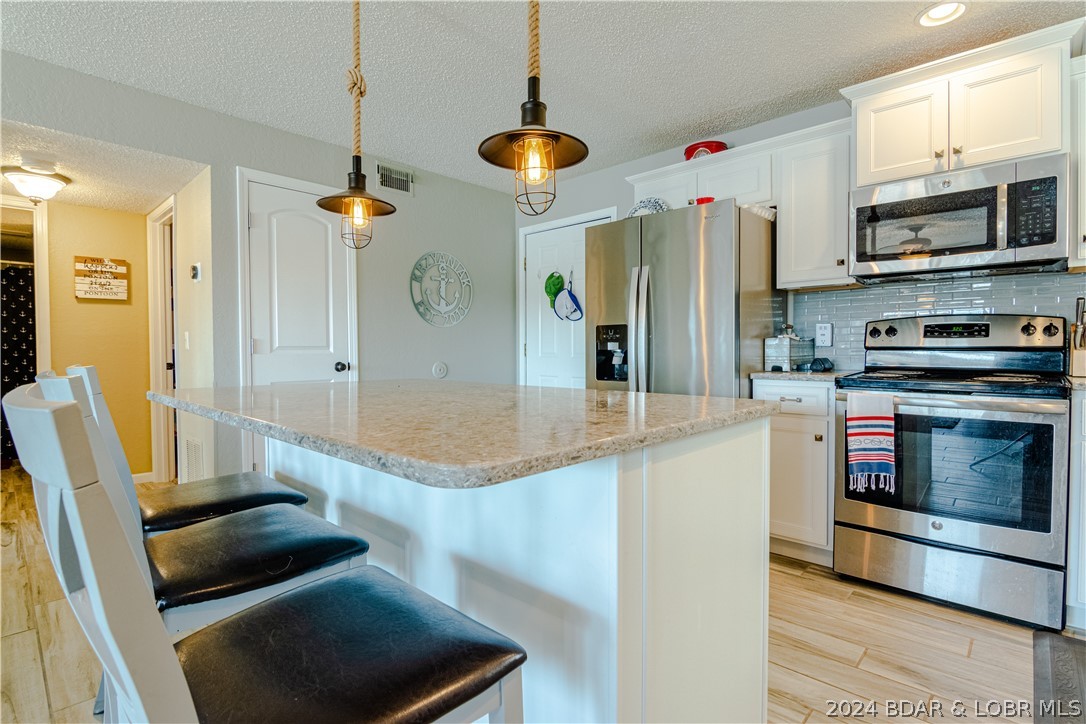 Lake Ozark, Missouri 65049, United States, 2 Bedrooms Bedrooms, ,2 BathroomsBathrooms,Residential,Contingent,62236