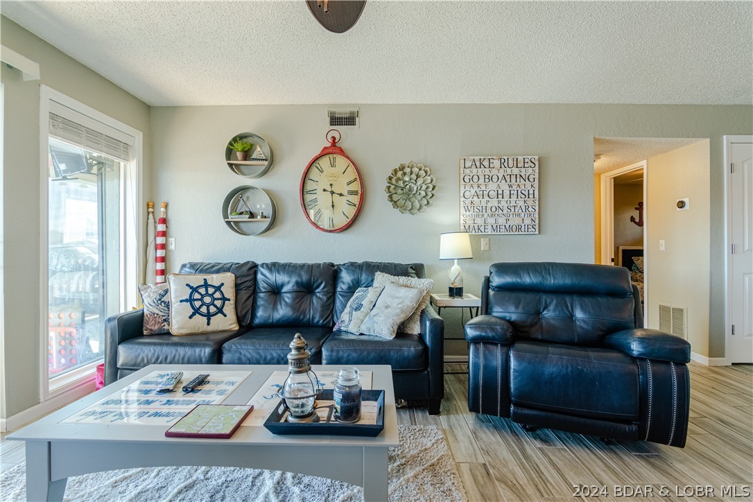 Lake Ozark, Missouri 65049, United States, 2 Bedrooms Bedrooms, ,2 BathroomsBathrooms,Residential,Contingent,62236