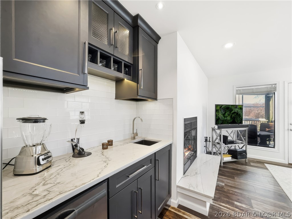 Oak Bluff Condominium - Residential