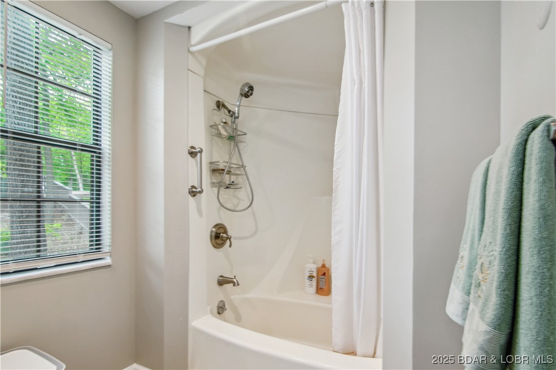 Lake Ozark, Missouri 65049, United States, 3 Bedrooms Bedrooms, ,3 BathroomsBathrooms,Residential,Active,119973