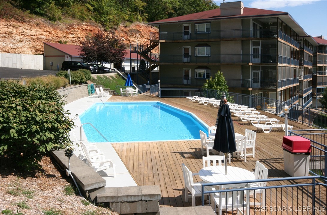 Palisades Condominium - Residential