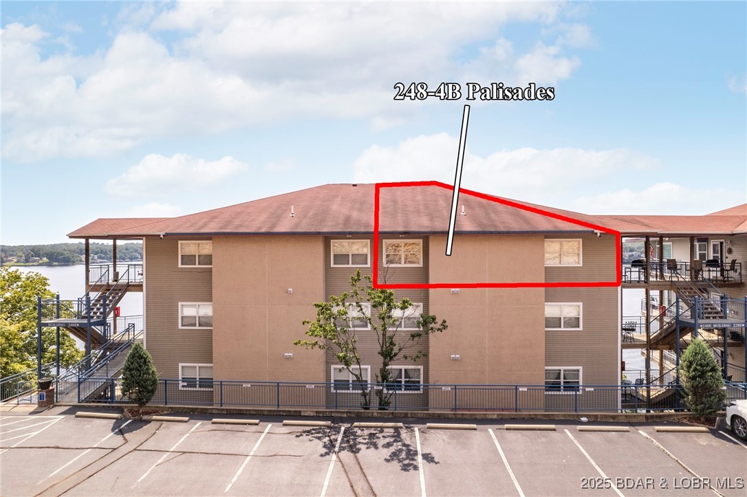 Palisades Condominium - Residential