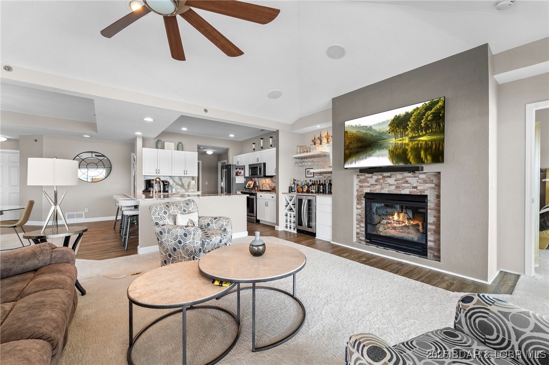 Palisades Condominium - Residential