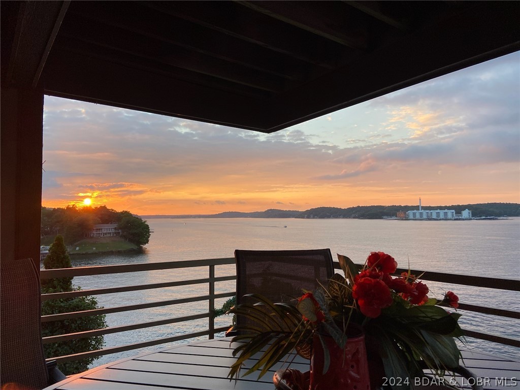 Lake Ozark, Missouri 65049, United States, 2 Bedrooms Bedrooms, ,2 BathroomsBathrooms,Residential,Contingent,60915