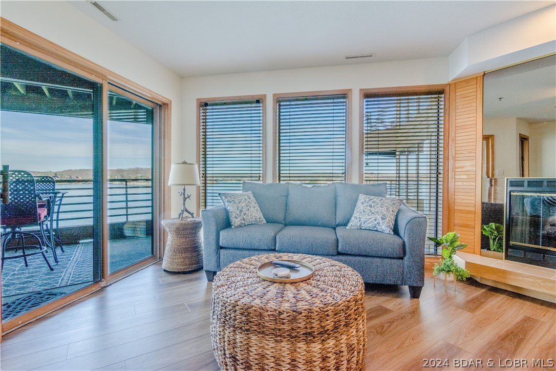 Lake Ozark, Missouri 65049, United States, 2 Bedrooms Bedrooms, ,2 BathroomsBathrooms,Residential,Contingent,60915