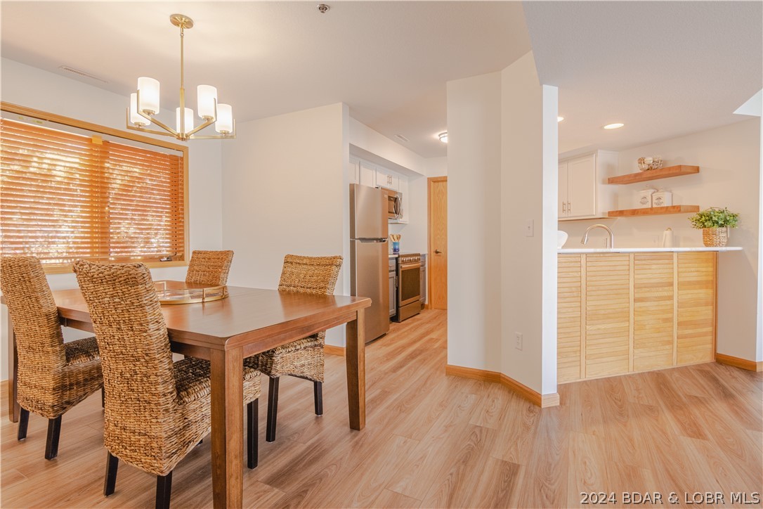 Lake Ozark, Missouri 65049, United States, 2 Bedrooms Bedrooms, ,2 BathroomsBathrooms,Residential,Contingent,60915