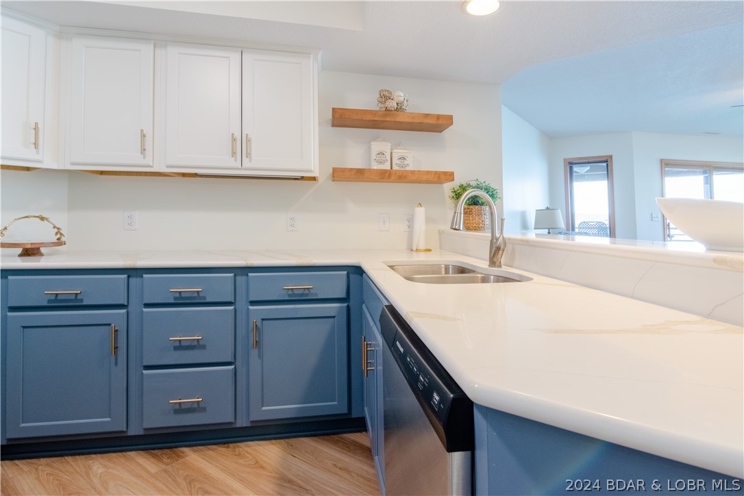 Lake Ozark, Missouri 65049, United States, 2 Bedrooms Bedrooms, ,2 BathroomsBathrooms,Residential,Contingent,60915