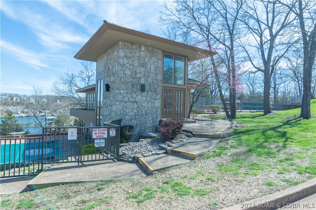 Lake Ozark, Missouri 65049, United States, 2 Bedrooms Bedrooms, ,2 BathroomsBathrooms,Residential,Contingent,60915