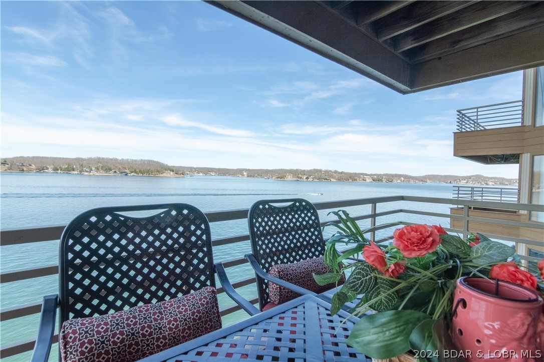 Lake Ozark, Missouri 65049, United States, 2 Bedrooms Bedrooms, ,2 BathroomsBathrooms,Residential,Contingent,60915