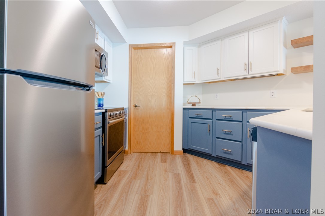 Lake Ozark, Missouri 65049, United States, 2 Bedrooms Bedrooms, ,2 BathroomsBathrooms,Residential,Contingent,60915