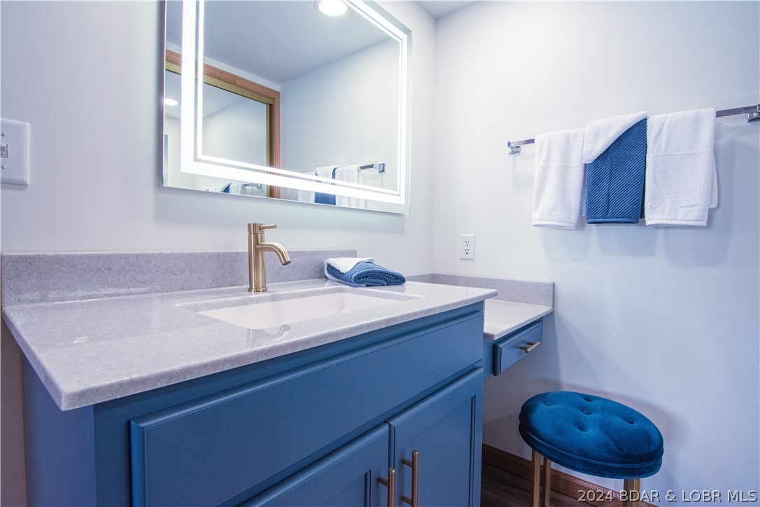 Lake Ozark, Missouri 65049, United States, 2 Bedrooms Bedrooms, ,2 BathroomsBathrooms,Residential,Contingent,60915