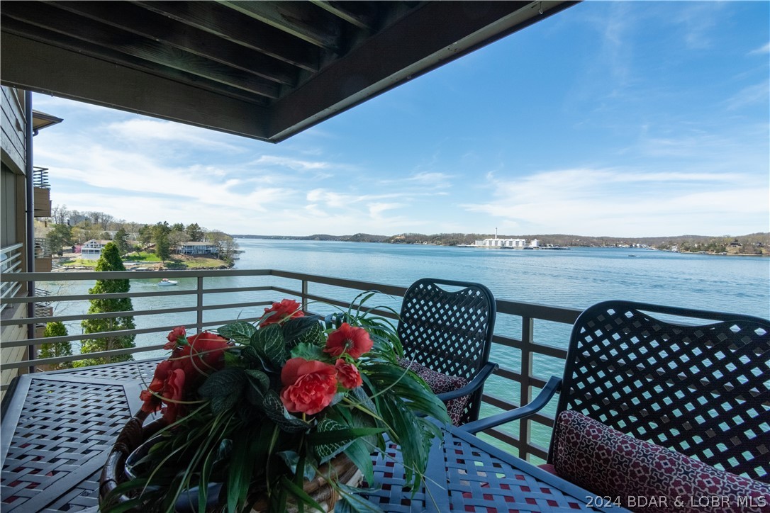 Lake Ozark, Missouri 65049, United States, 2 Bedrooms Bedrooms, ,2 BathroomsBathrooms,Residential,Contingent,60915