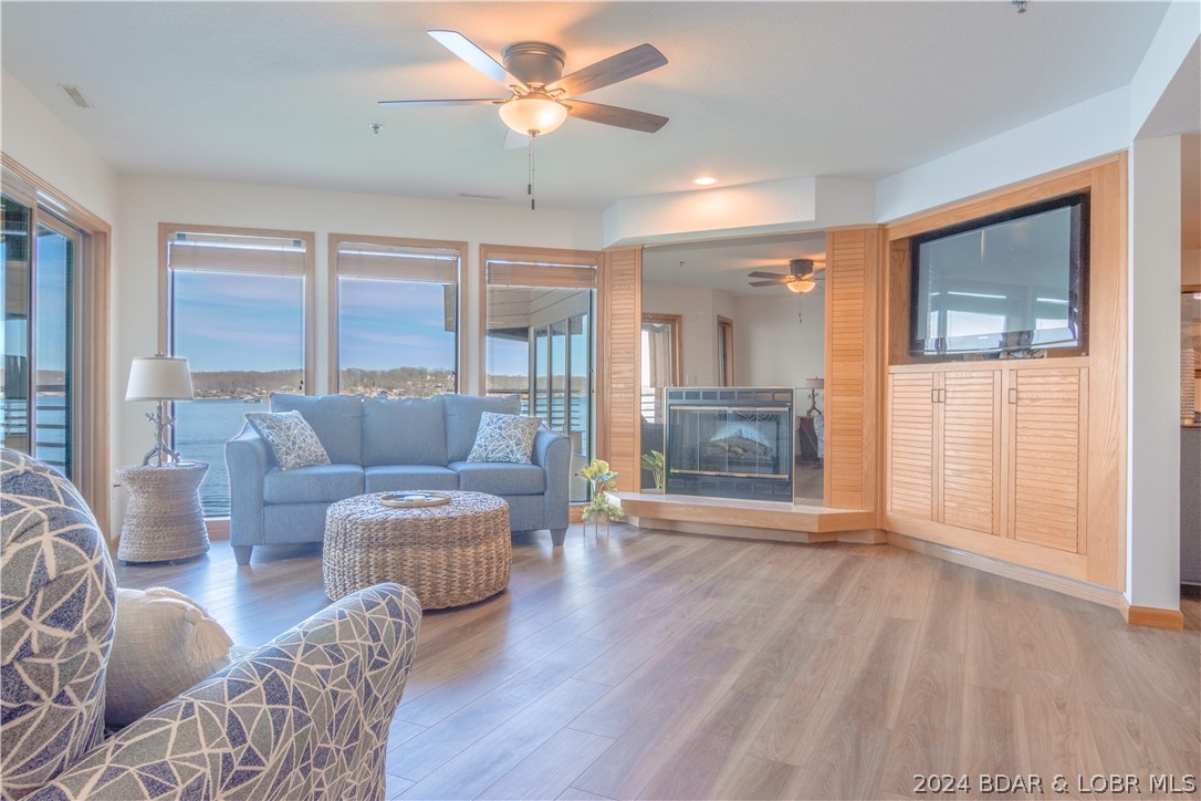 Lake Ozark, Missouri 65049, United States, 2 Bedrooms Bedrooms, ,2 BathroomsBathrooms,Residential,Contingent,60915