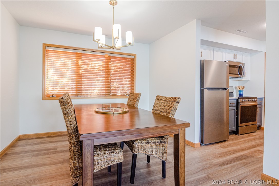 Lake Ozark, Missouri 65049, United States, 2 Bedrooms Bedrooms, ,2 BathroomsBathrooms,Residential,Contingent,60915