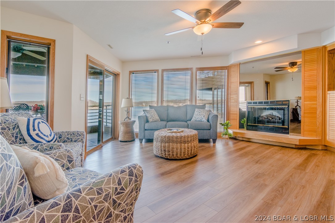 Lake Ozark, Missouri 65049, United States, 2 Bedrooms Bedrooms, ,2 BathroomsBathrooms,Residential,Contingent,60915