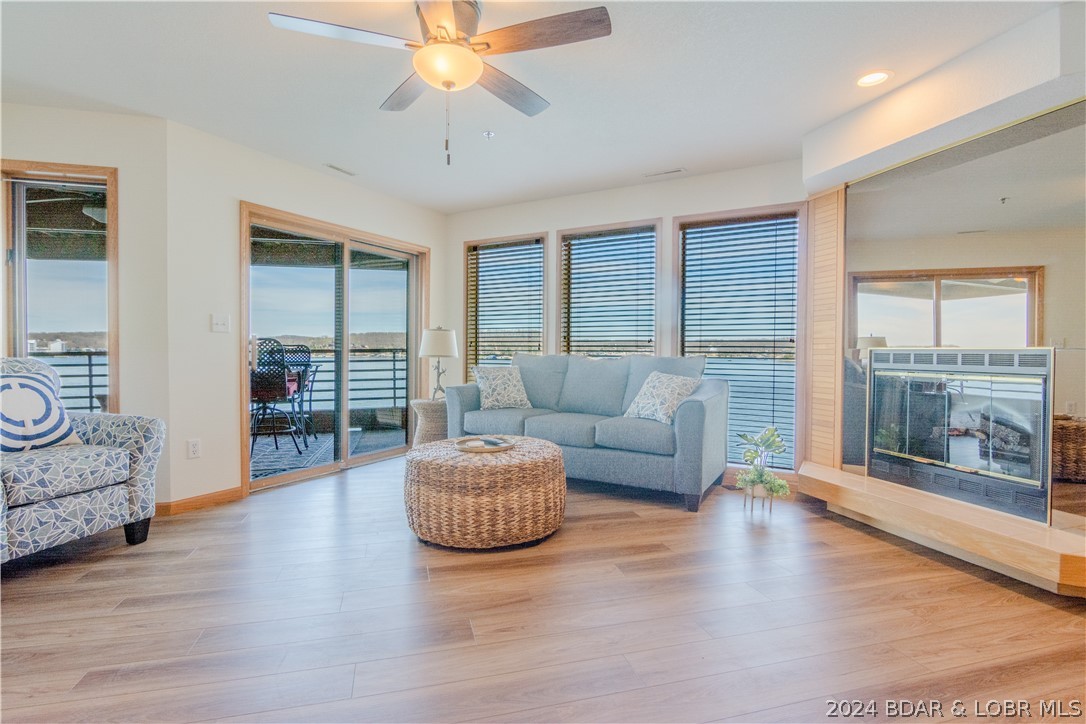 Lake Ozark, Missouri 65049, United States, 2 Bedrooms Bedrooms, ,2 BathroomsBathrooms,Residential,Contingent,60915