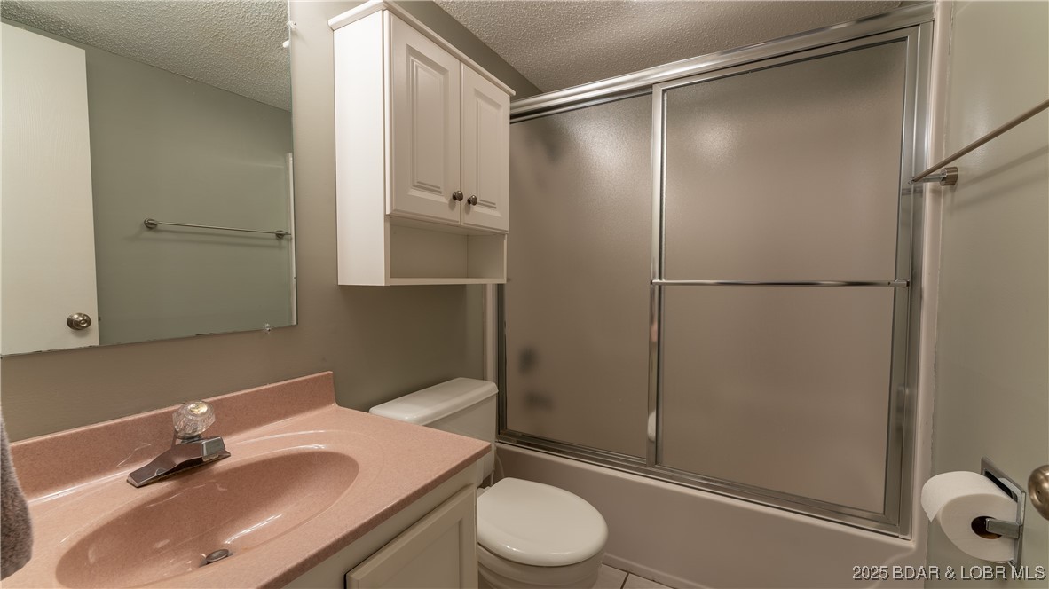 Lake Ozark, Missouri 65049, United States, 2 Bedrooms Bedrooms, ,2 BathroomsBathrooms,Residential,Active,6765