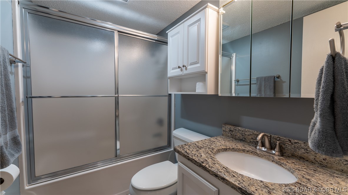 Lake Ozark, Missouri 65049, United States, 2 Bedrooms Bedrooms, ,2 BathroomsBathrooms,Residential,Active,6765