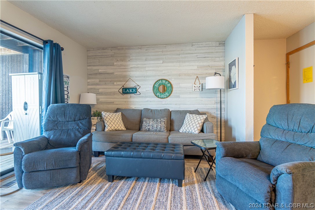 Sunrise Beach, Missouri 65079, United States, 2 Bedrooms Bedrooms, ,2 BathroomsBathrooms,Residential,Contingent,66351