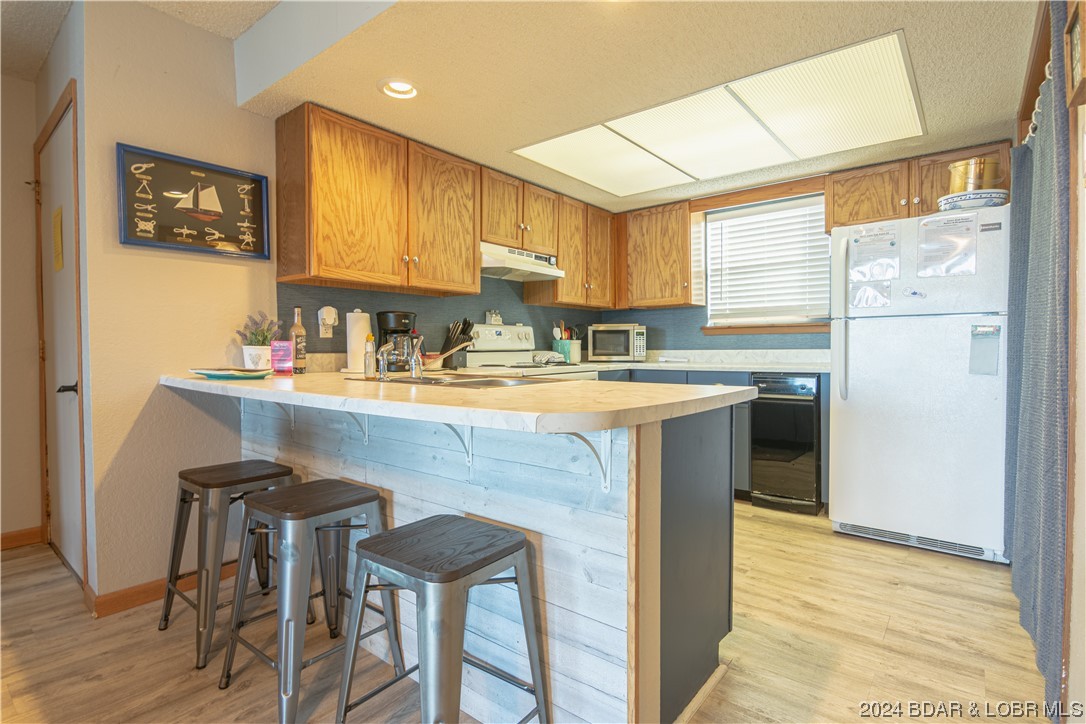 Sunrise Beach, Missouri 65079, United States, 2 Bedrooms Bedrooms, ,2 BathroomsBathrooms,Residential,Contingent,66351