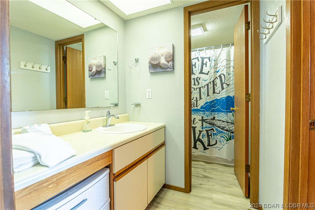 Sunrise Beach, Missouri 65079, United States, 2 Bedrooms Bedrooms, ,2 BathroomsBathrooms,Residential,Contingent,66351