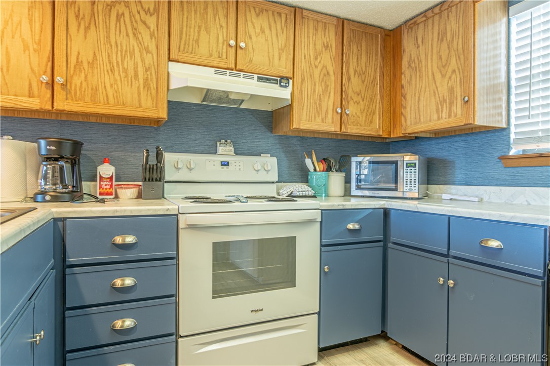 Sunrise Beach, Missouri 65079, United States, 2 Bedrooms Bedrooms, ,2 BathroomsBathrooms,Residential,Contingent,66351